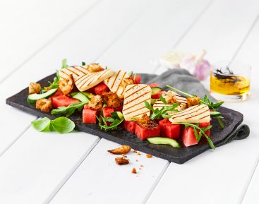 Salat med Vandmelon, rucola, halloumi og brød-crutoner (hjemmelavede)